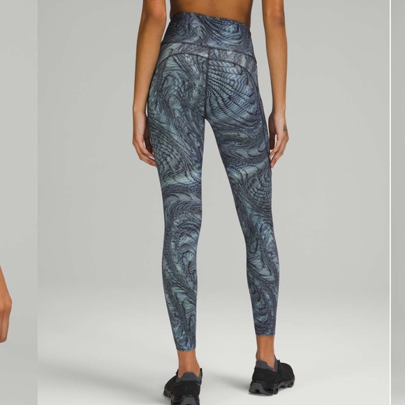 Lululemon Fast & Free dimensional Icing blue 25” tight leggings - Picture 5 of 10